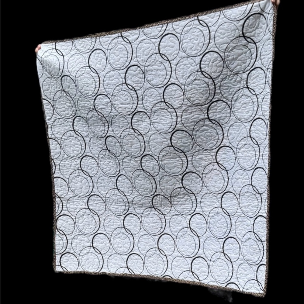 Patchwork Quilt with Multicolor Design - Picture 2 of 3